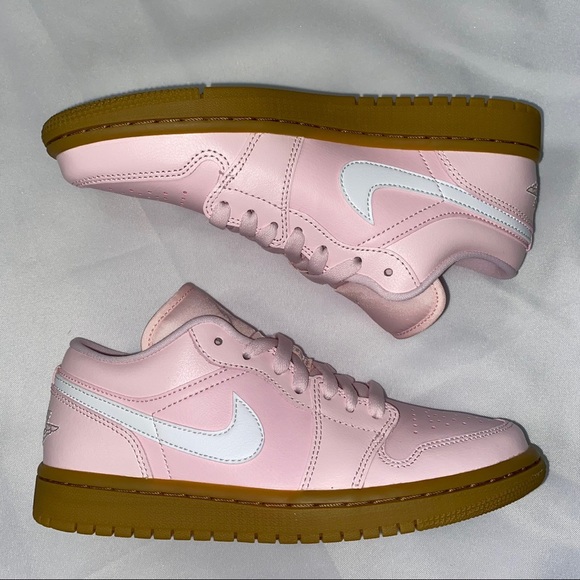 Women’s Nike Air Jordan 1 Low Pink Gum Size 7 New - Picture 3 of 4